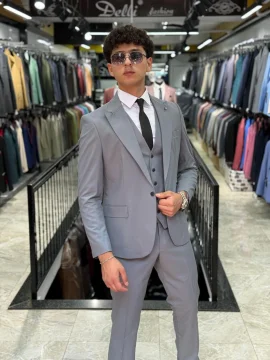 بدلة رسمية ثلاث قطع بصف واحد من الأزرار (Three-Piece Single-Breasted Suit) second